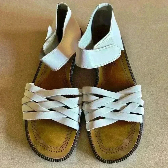 Romano Genuine Leather Sandal, size 7.5 Made in Brazil - Picture 1 of 6